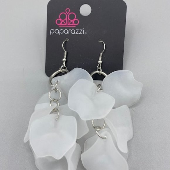 paparazzi Jewelry Paparazzi Florals White Acrylic Earrings Poshmark